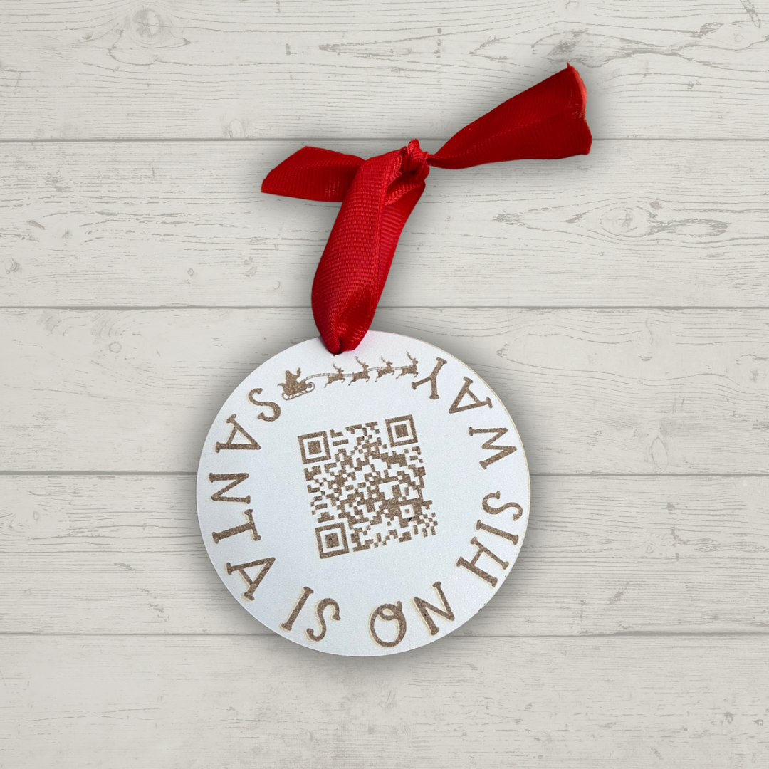 Santa is on his way Tracker QR Code Bauble